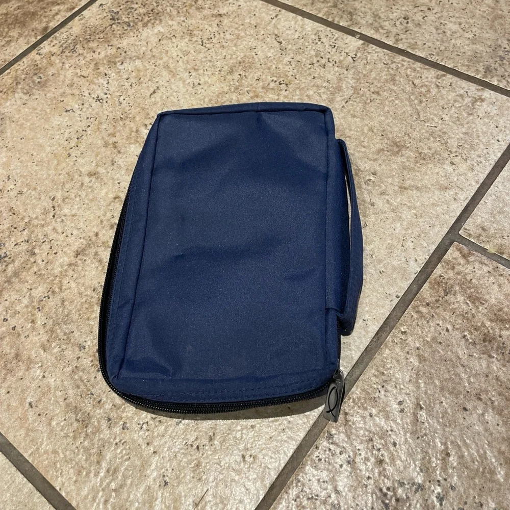 Navy blue bible cover - Picture 5 of 5